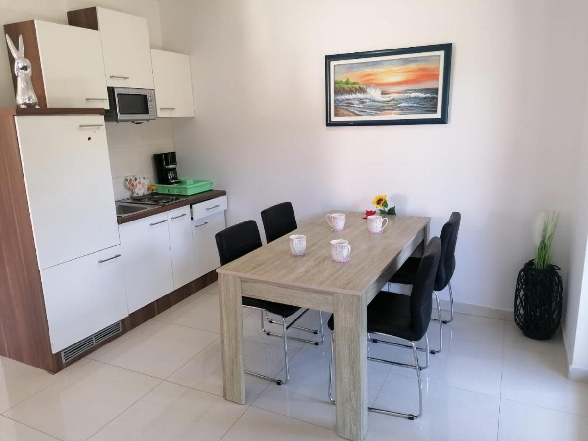 Apartmani u Kaštelima Kastela Bagian luar foto